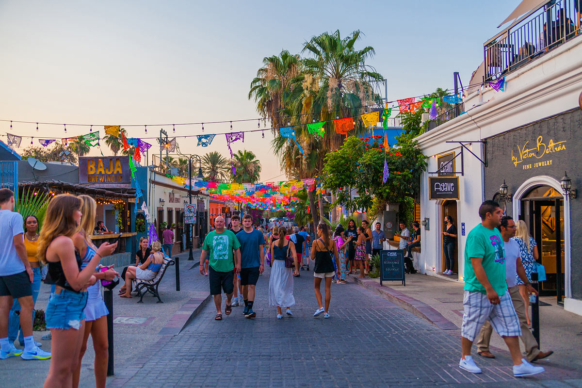The Art Walk in San Jose del Cabo is a popular cultural event on Thursday evenings!