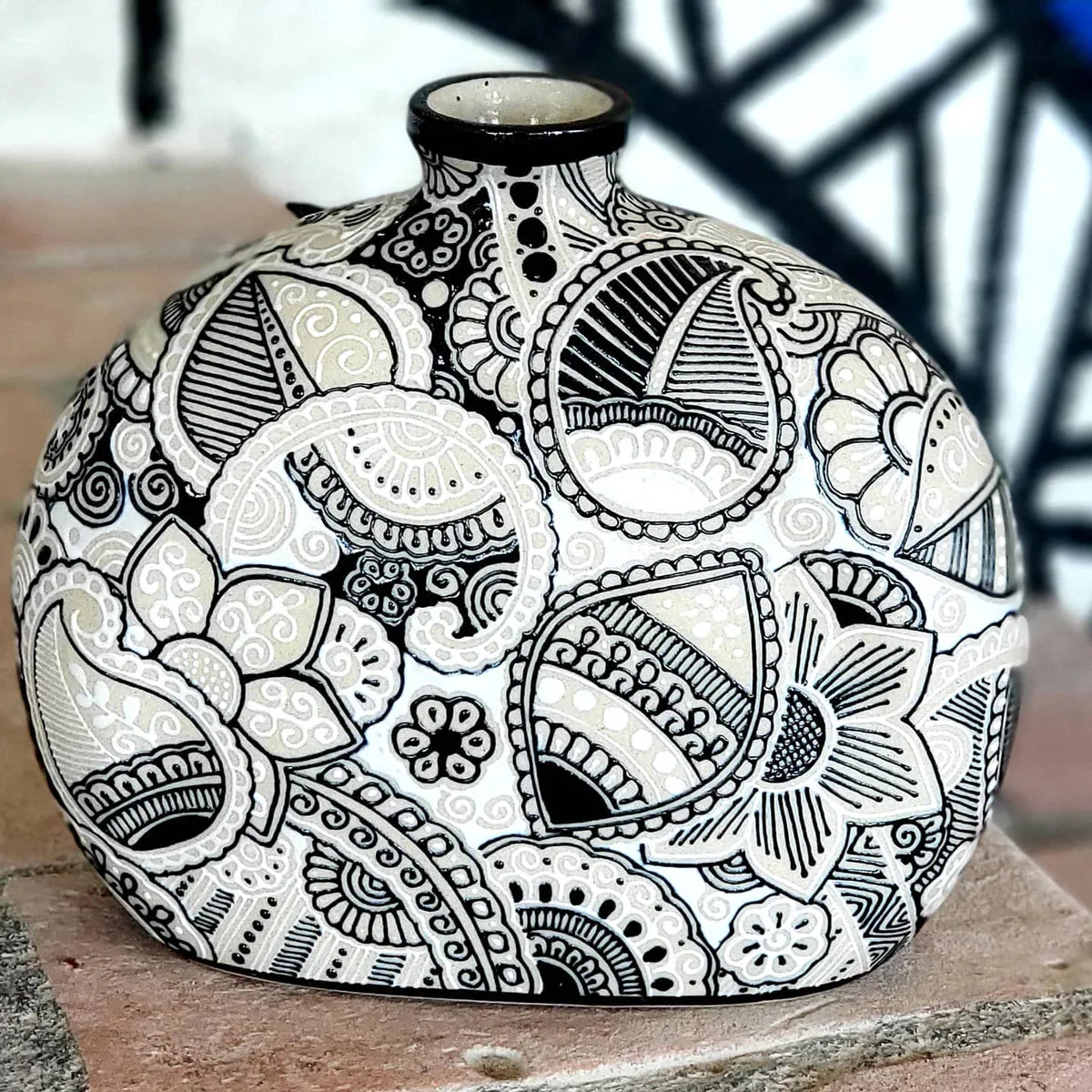 A beautiful black-and-white pottery vase at Cobalto Pottery and Tile Shop in Cabo San Lucas