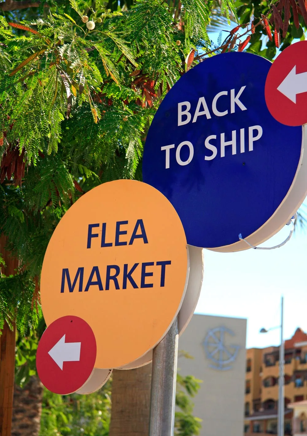 Sign pointing the way to the Marina Mercado market in Cabo San Lucas
