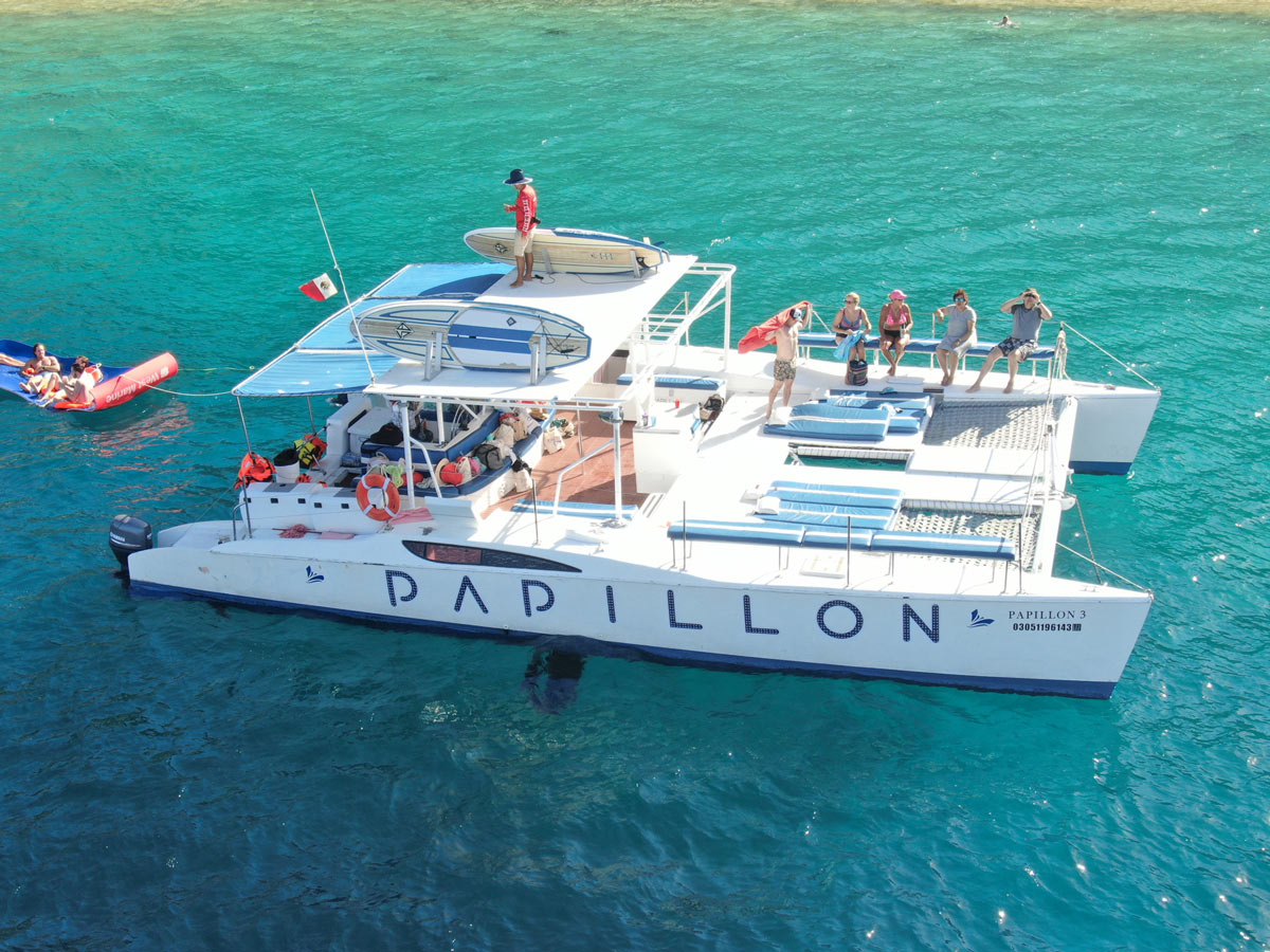 Private catamaran tour in Cabo San Lucas with Papillon Yachts