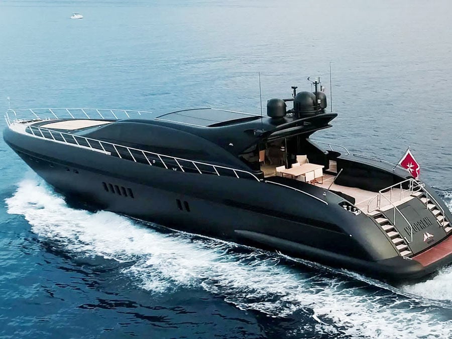 James-Bond-style Neoprene yacht