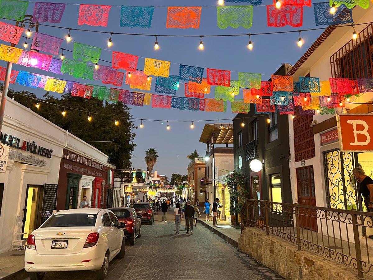 An historic 1730 church, art galleries and inviting restaurants lining its picturesque streets – that's San Jose del Cabo!