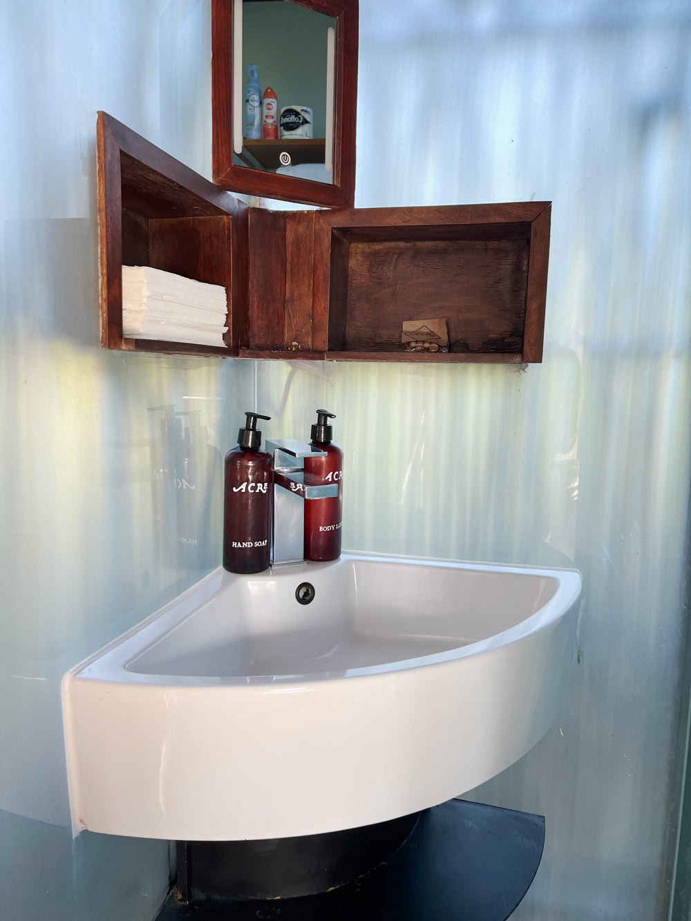 The corner sink in our Acre Treehouse bathroom