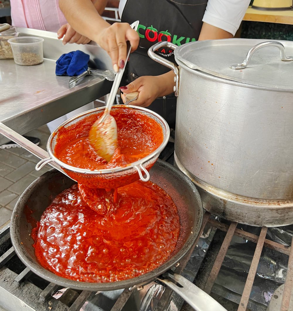 Making tomato sauce